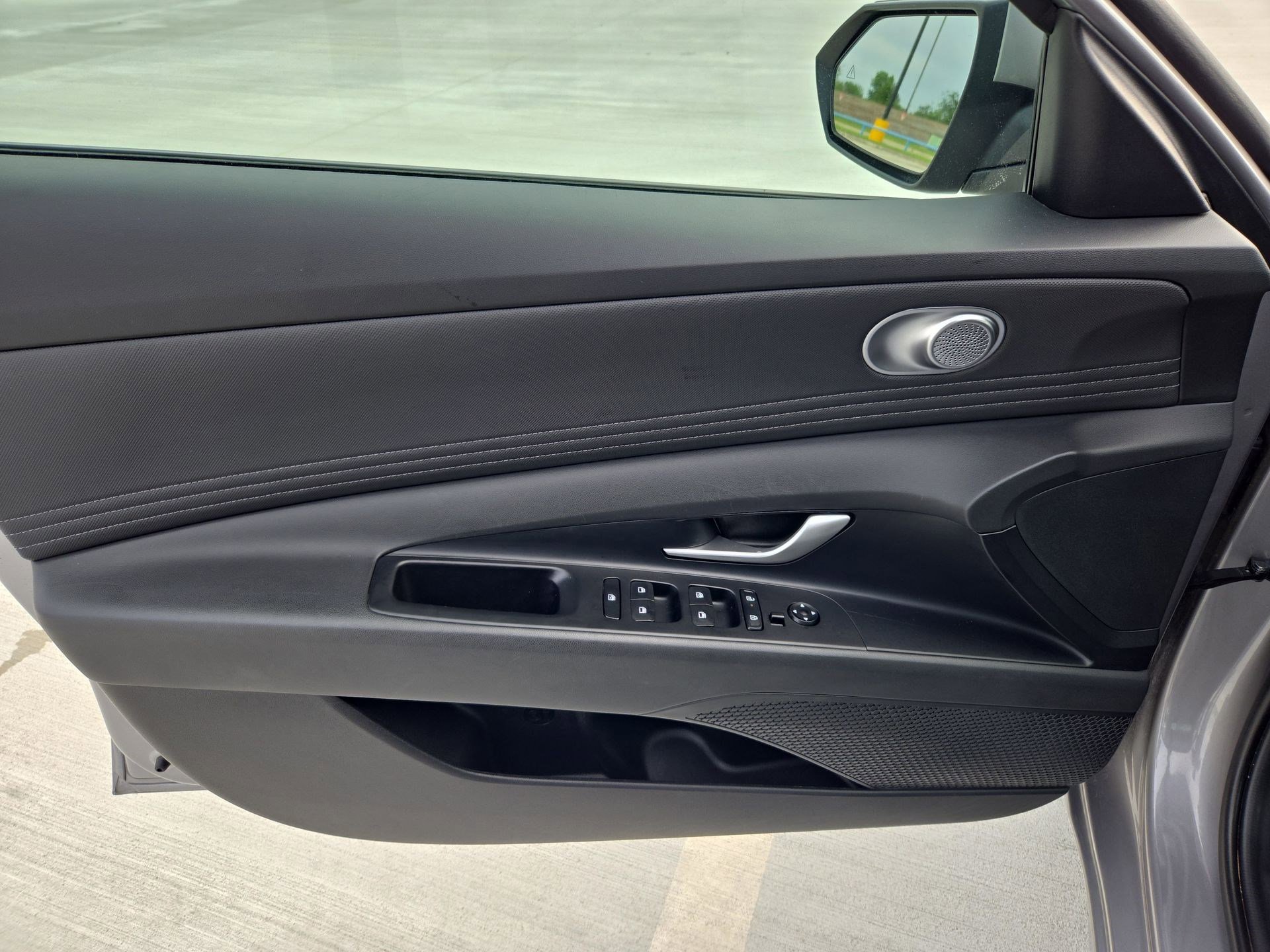 Used 2025 Hyundai Elantra SEL FWD image 14