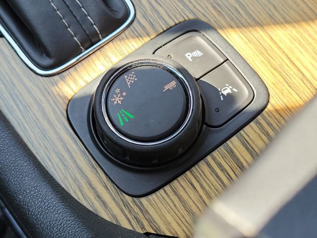 Used 2017 GMC Acadia Denali image 25