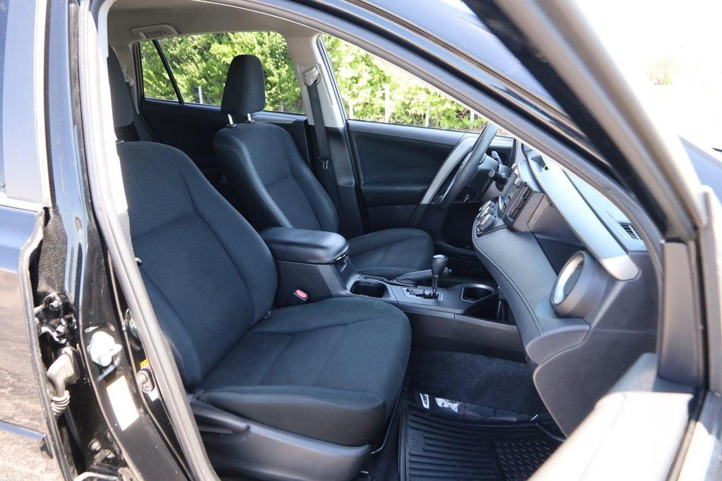 Used 2016 Toyota RAV4 LE AWD/4WD image 23