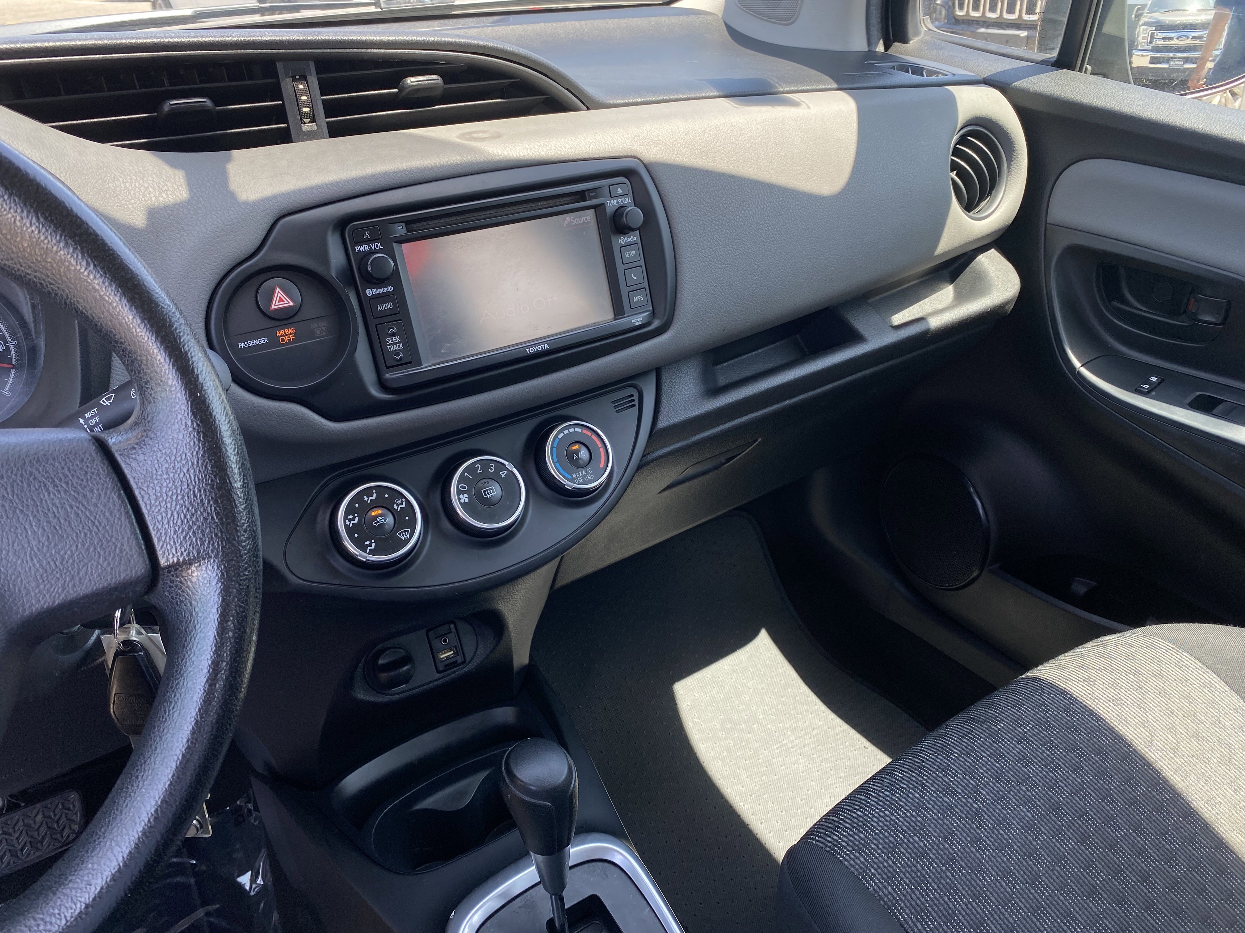 Used 2015 Toyota Yaris L FWD image 11