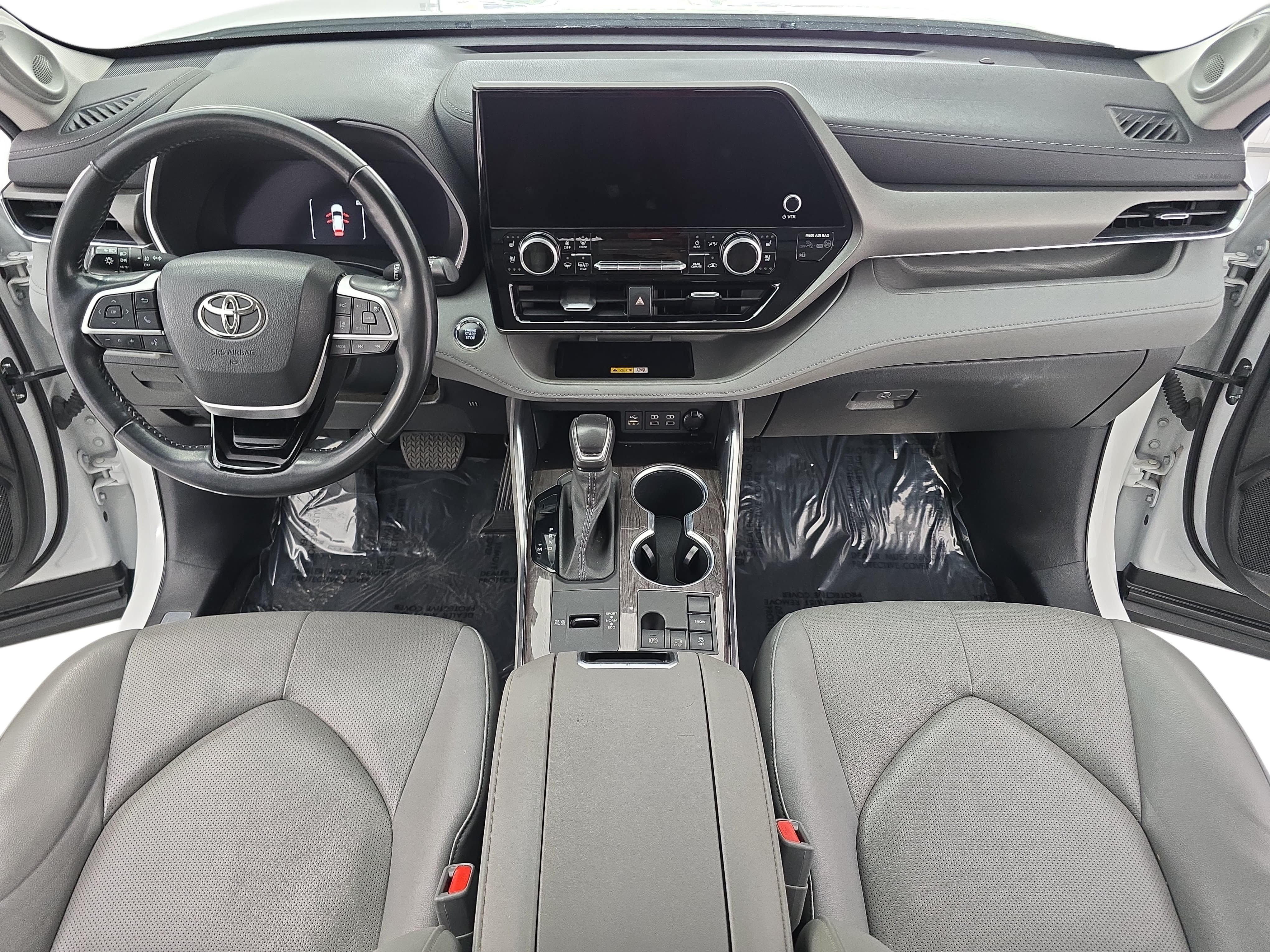 Used 2023 Toyota Highlander Limited FWD image 9