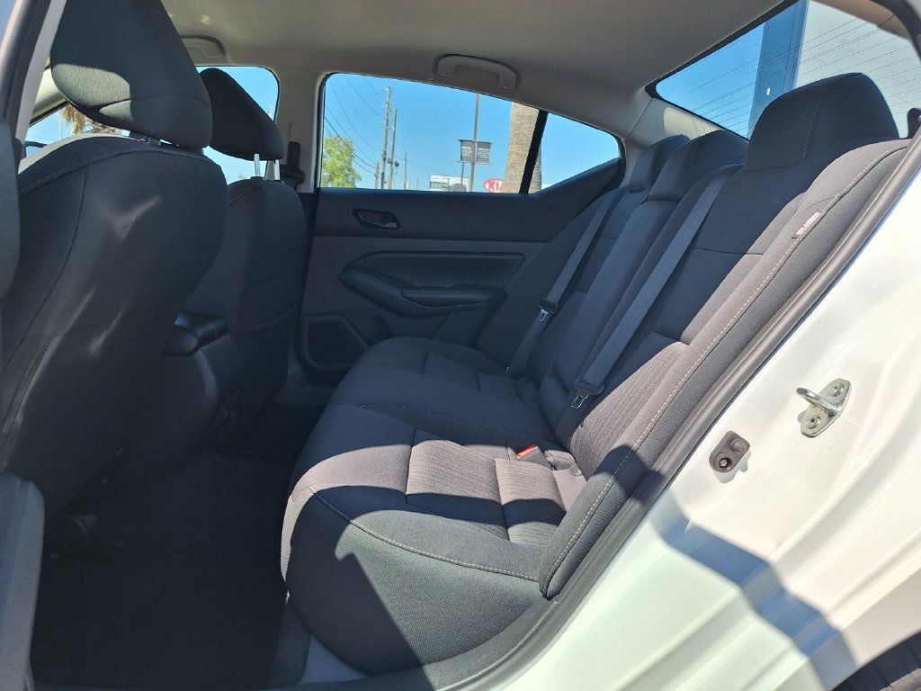 Used 2025 Nissan Altima 2.5 SV FWD image 10
