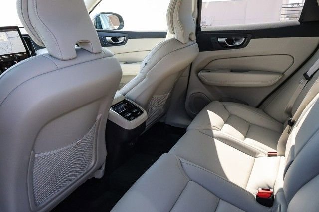 New 2026 Volvo XC60 B5 Ultra w/ Climate Package image 8