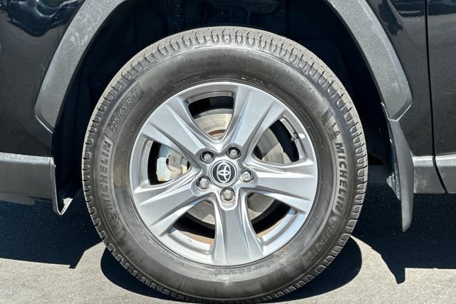 Certified 2022 Toyota RAV4 XLE w/ Convenience Package AWD/4WD image 31