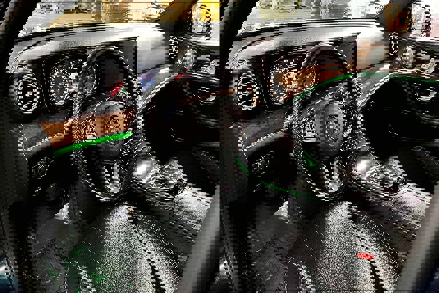 Used 2017 Mercedes-Benz E 300 4MATIC image 17