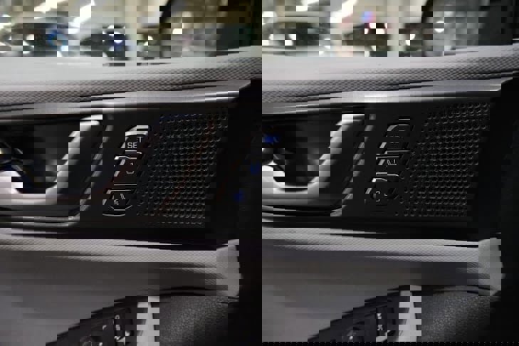 Used 2020 Hyundai Ioniq Limited image 19