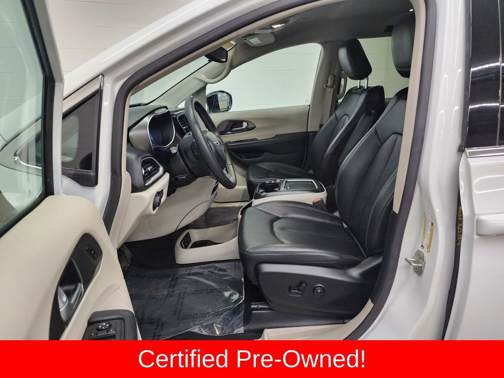 Used 2024 Chrysler Pacifica Touring-L image 12