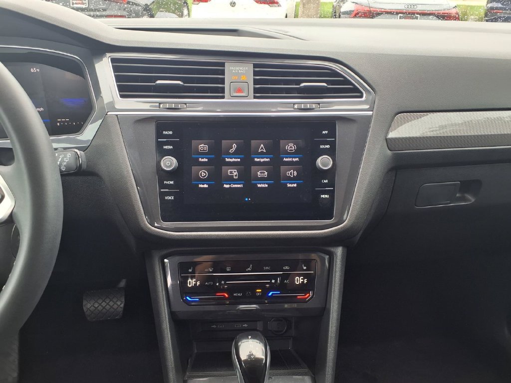 Used 2023 Volkswagen Tiguan SE AWD/4WD image 18
