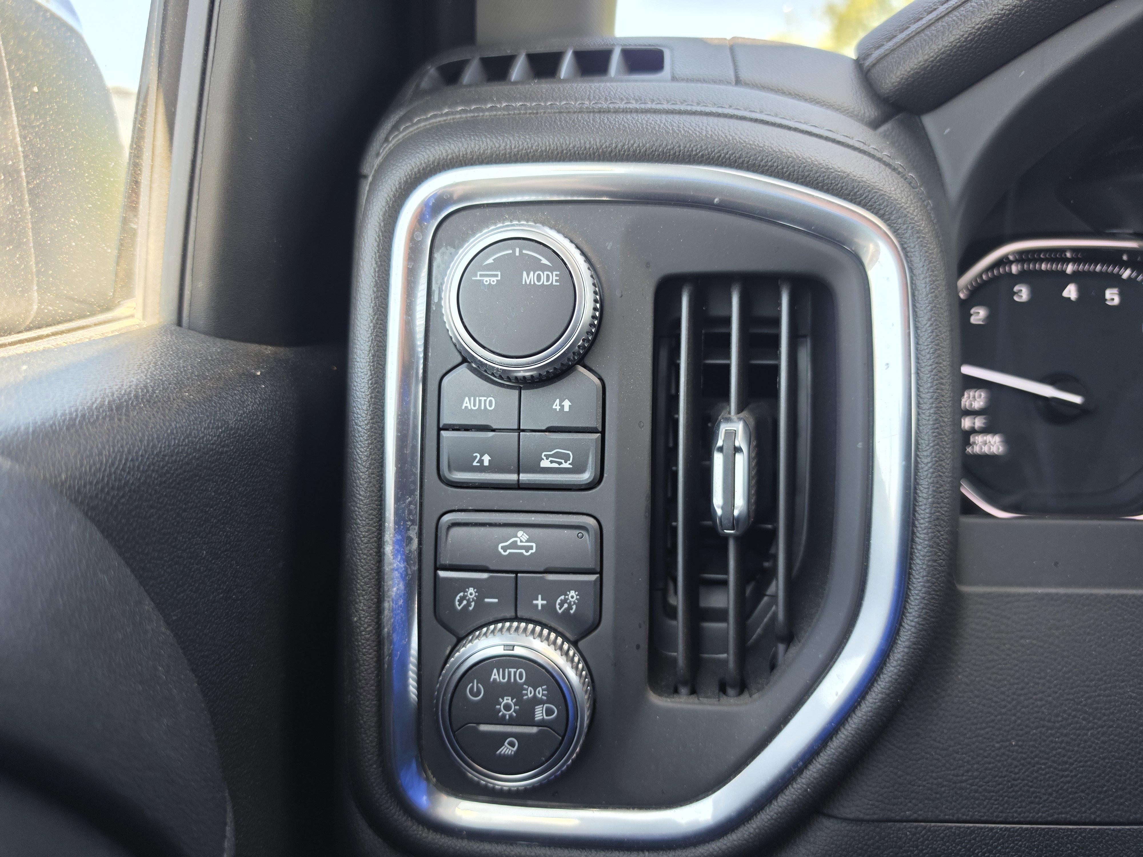 Used 2021 GMC Sierra 1500 SLE w/ Driver Alert Package I AWD/4WD image 17
