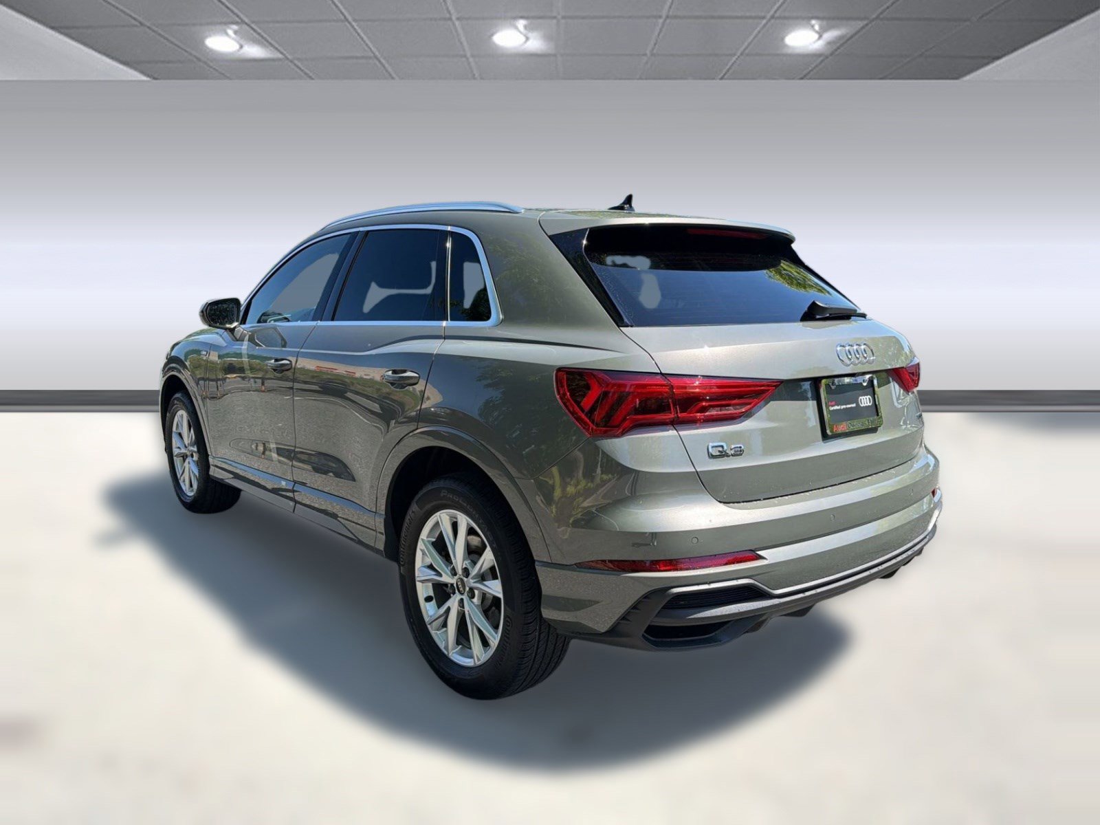 Used 2023 Audi Q3 2.0T Premium w/ Convenience Package AWD/4WD image 3
