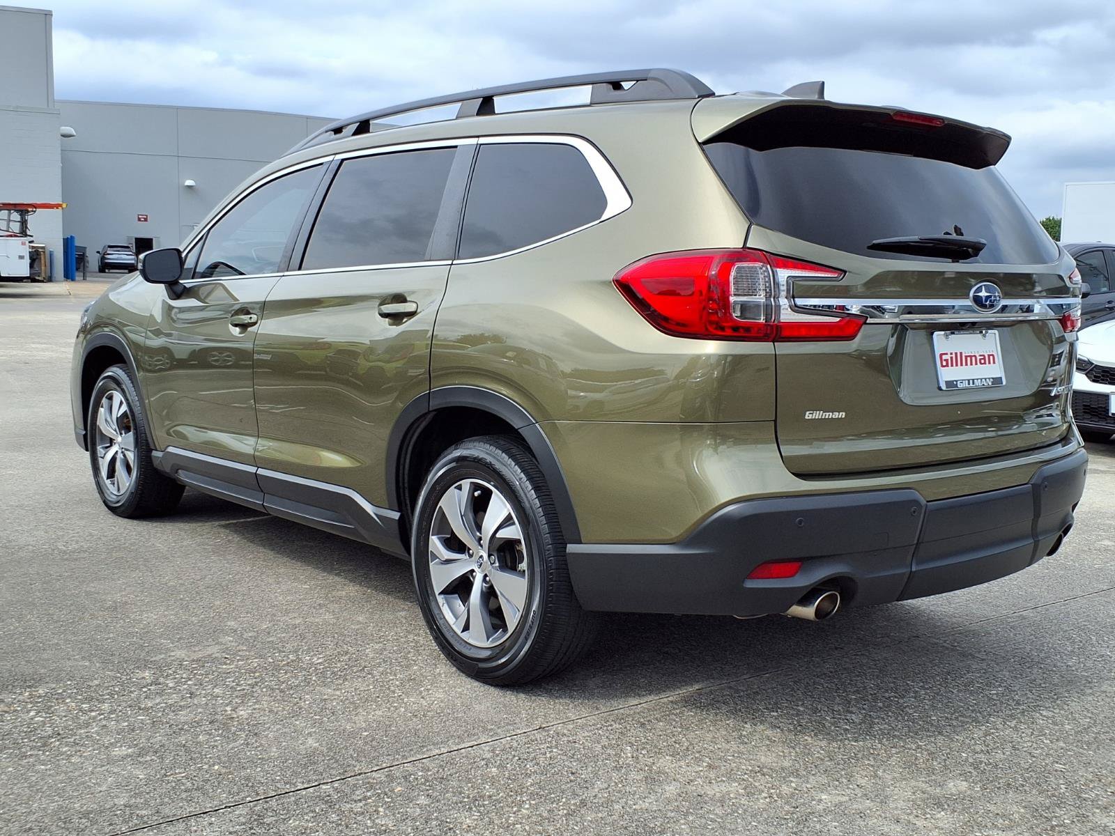Used 2023 Subaru Ascent Premium w/ Convenience Package AWD/4WD image 3
