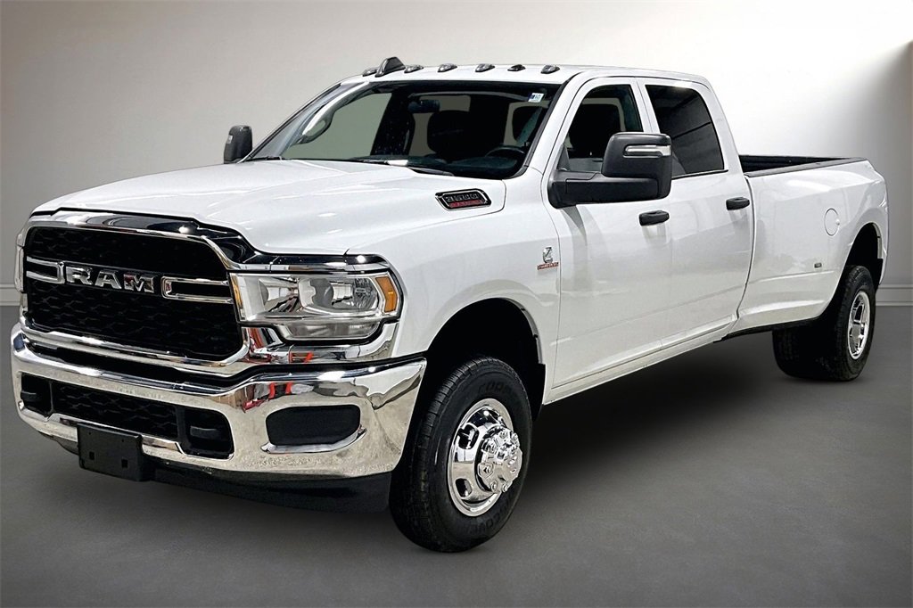 Used 2024 RAM 3500 Tradesman w/ Chrome Appearance Group image 3