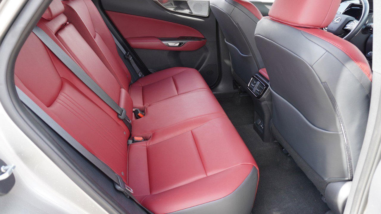 Used 2025 Lexus NX 250 FWD w/ Towing Package (2000 Lbs) image 31