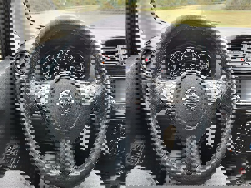 Used 2017 Nissan Versa Note SR image 10