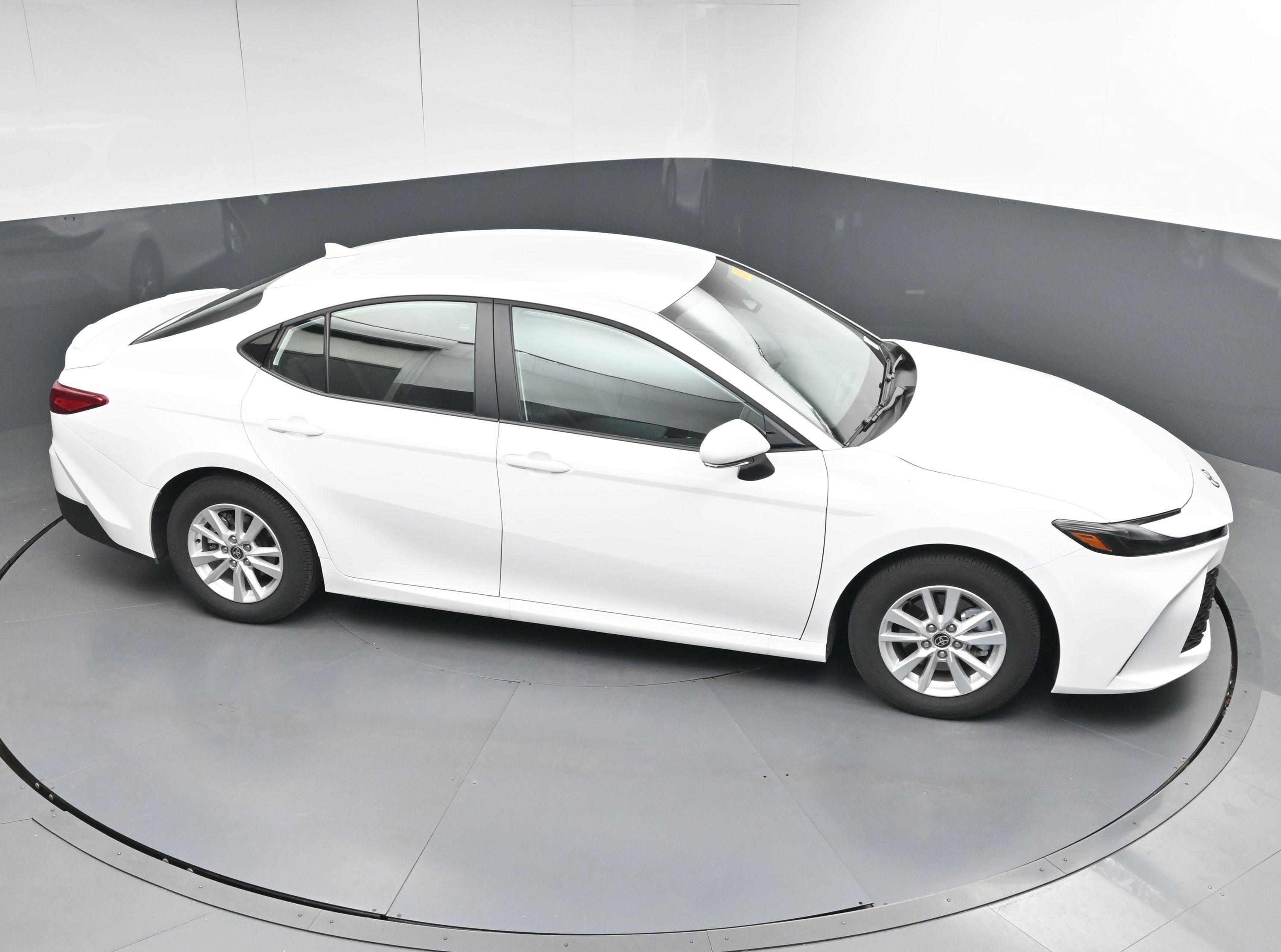 Used 2025 Toyota Camry LE w/ Convenience Package image 36