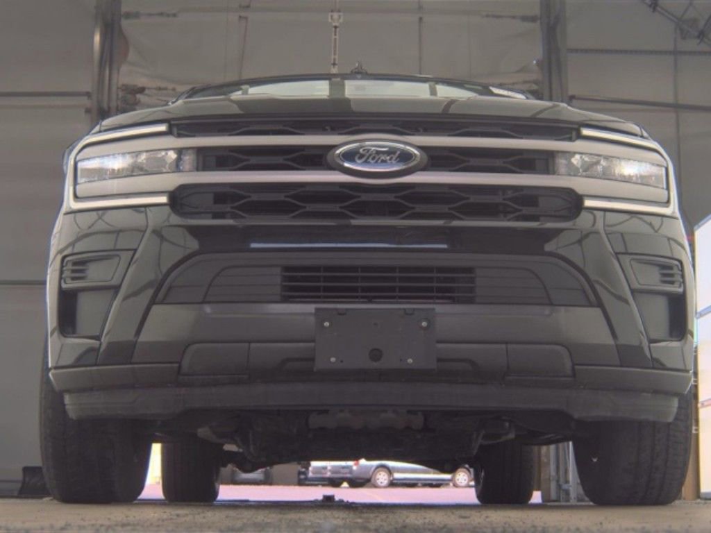 Used 2024 Ford Expedition Max XLT image 8