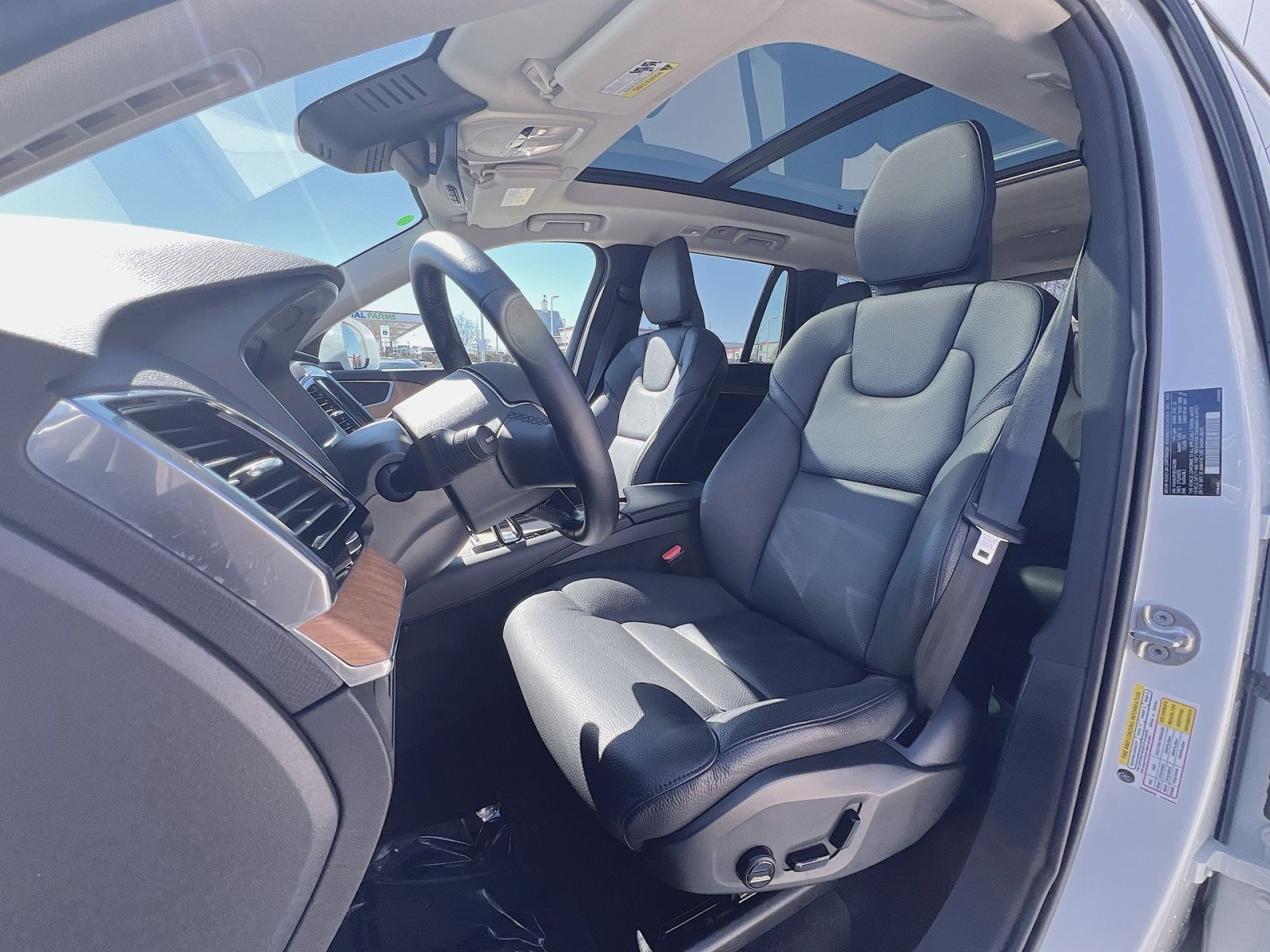 Certified 2025 Volvo XC90 B6 Plus image 13