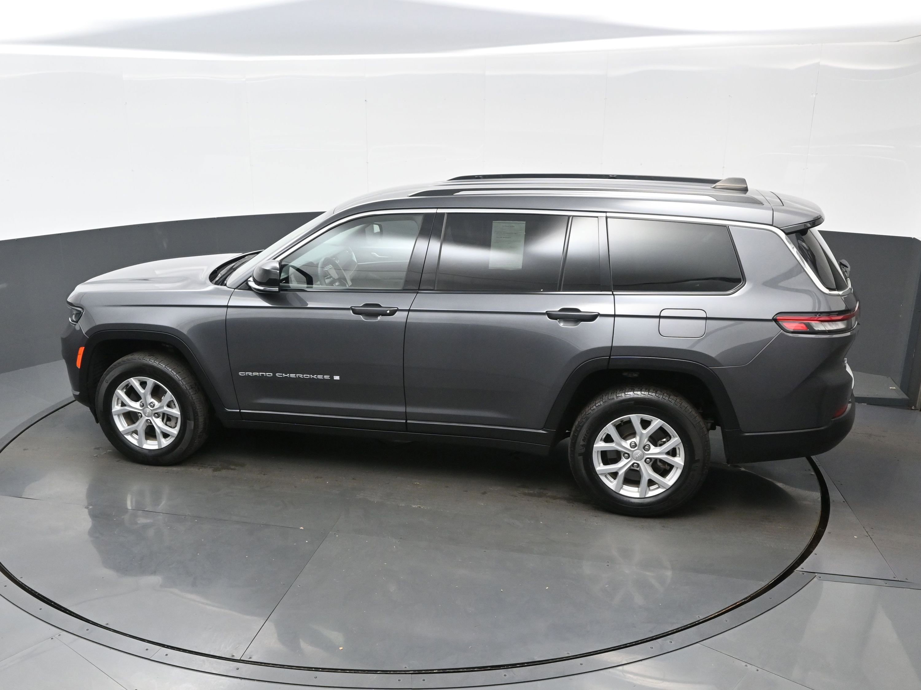 Used 2023 Jeep Grand Cherokee L Limited image 35
