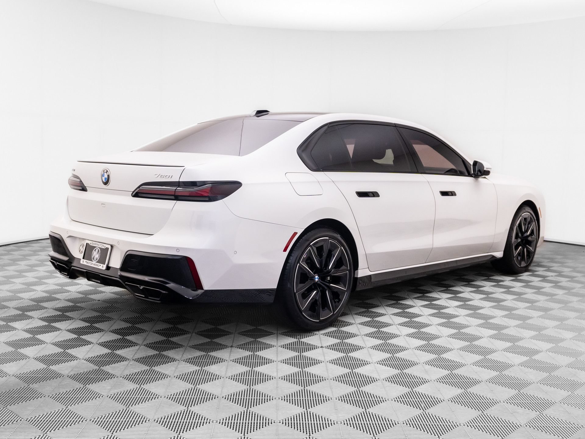 Certified 2023 BMW 760i xDrive w/ Executive Package AWD/4WD image 5