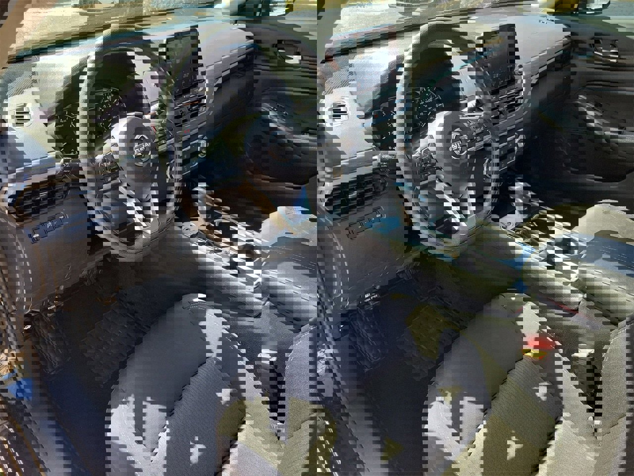 Used 2024 Nissan Altima 2.5 SV image 15