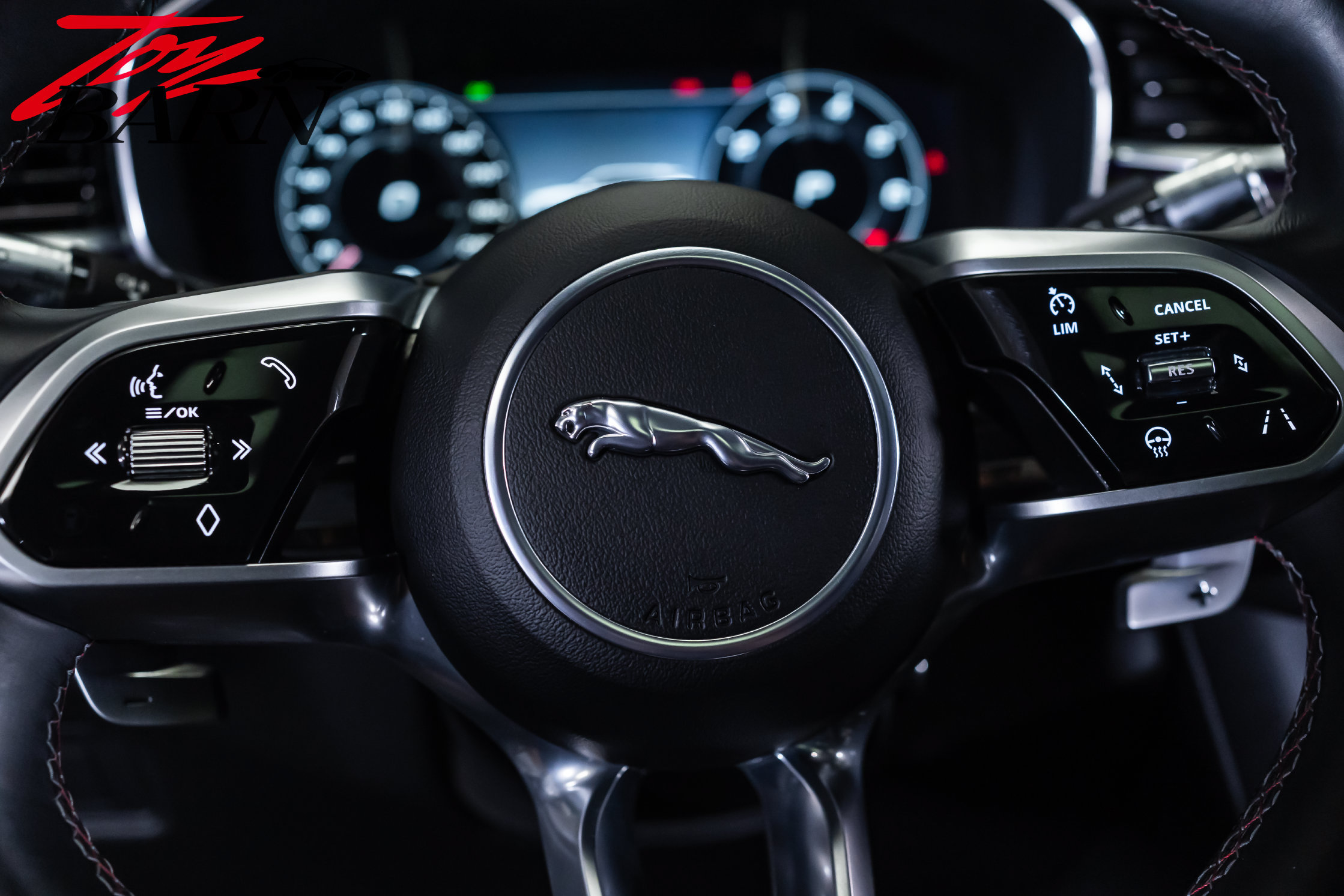 Used 2021 Jaguar F-PACE SVR AWD/4WD image 31