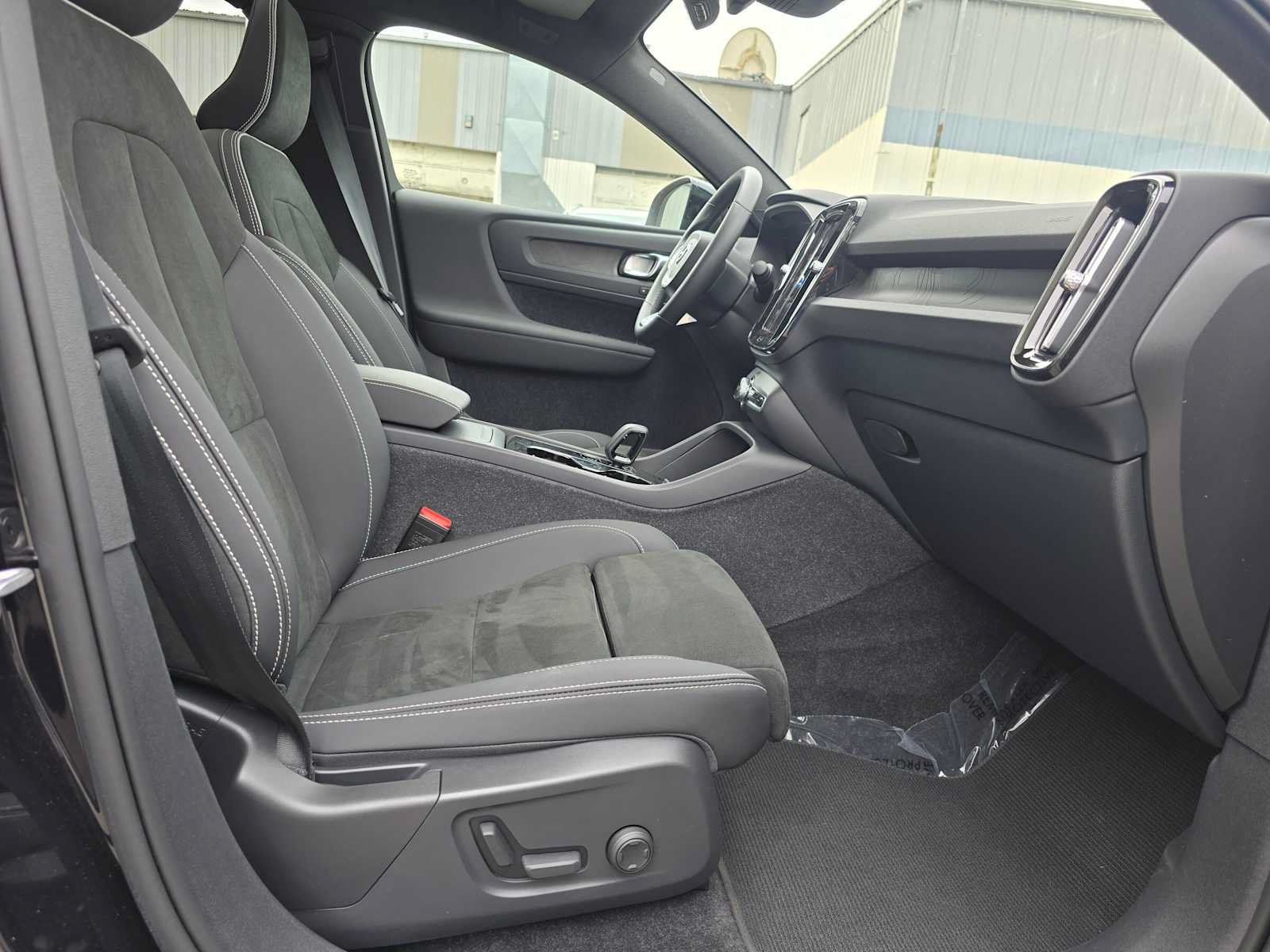 Certified 2023 Volvo C40 P8 Recharge Ultimate w/ Protection Package Premier AWD/4WD image 11