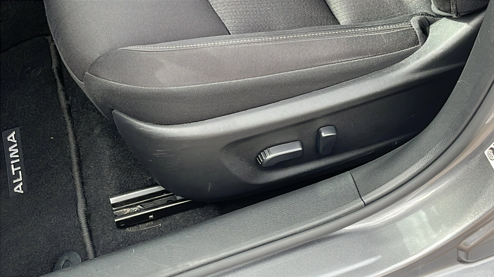 Used 2023 Nissan Altima 2.5 SV image 11