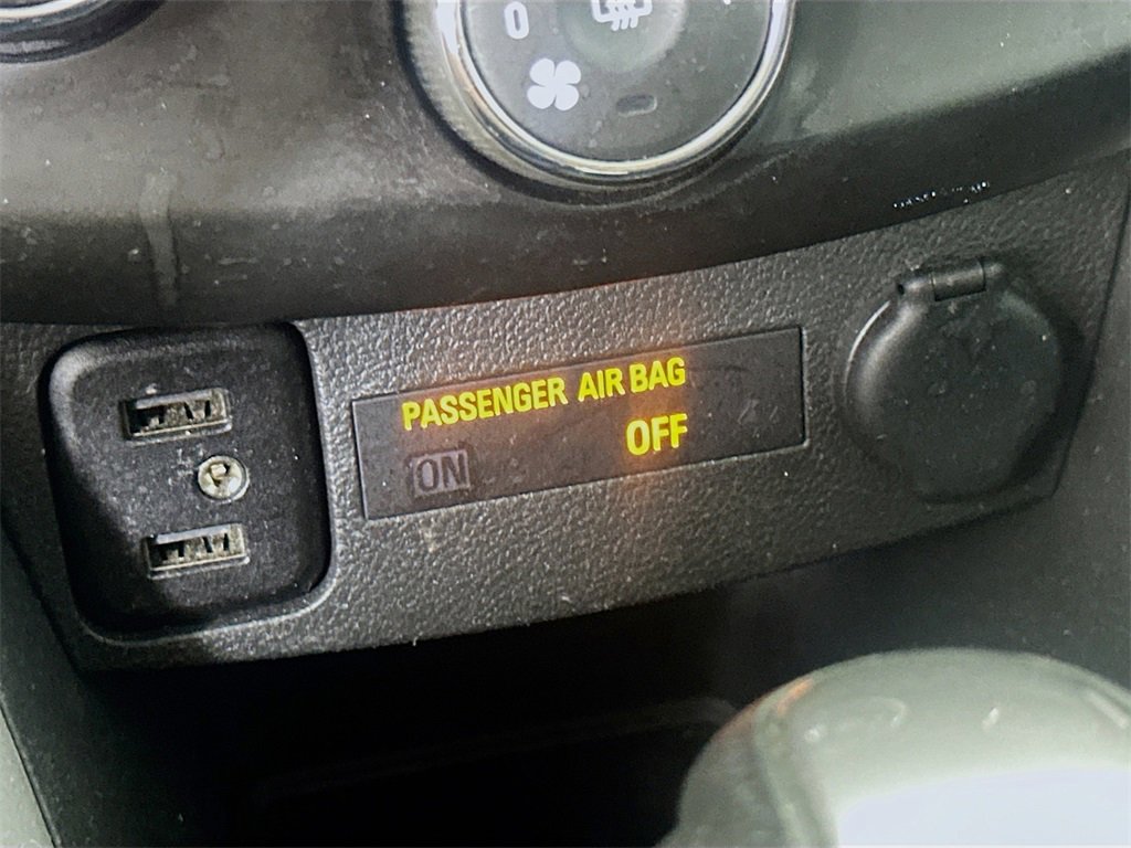 Used 2022 Chevrolet Trax LT w/ Midnight Edition image 30