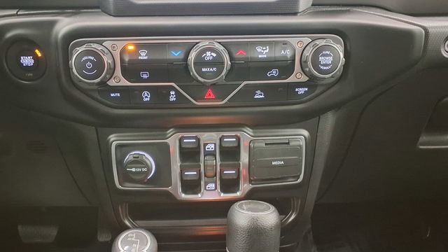 Used 2022 Jeep Wrangler Unlimited Sport image 25