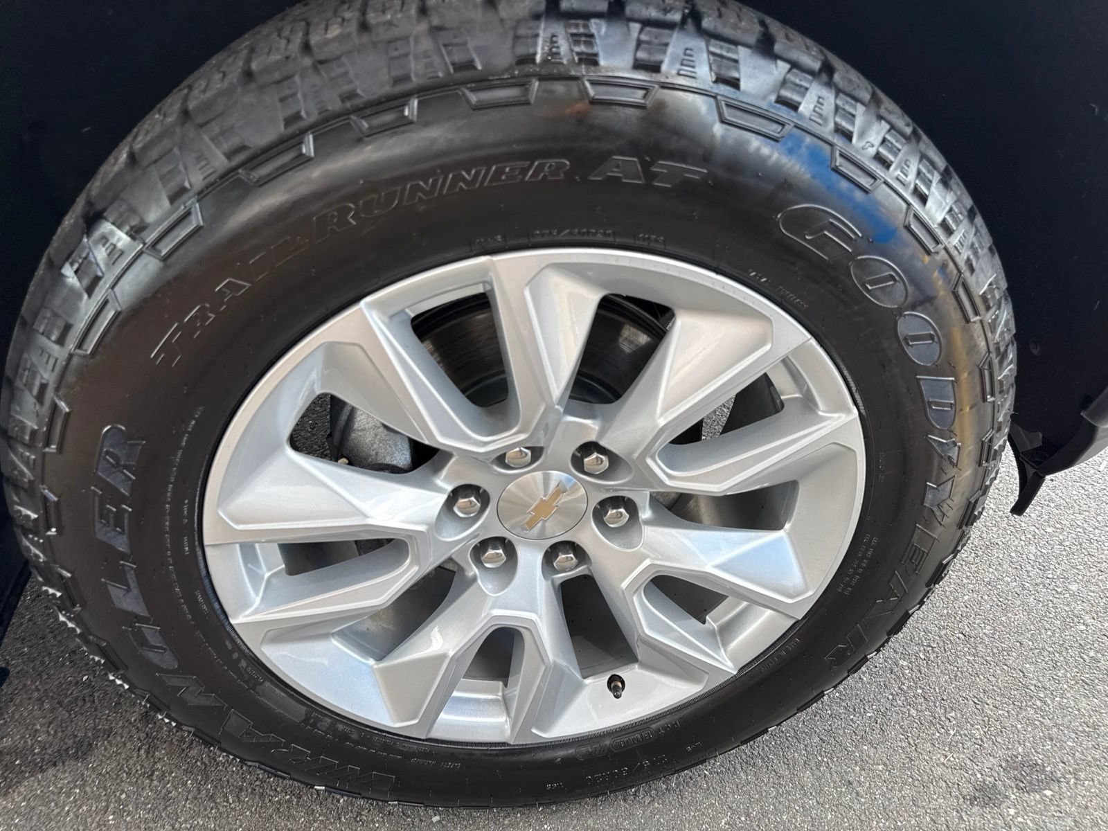 Used 2022 Chevrolet Silverado 1500 Custom w/ Safety Confidence Package AWD/4WD image 12