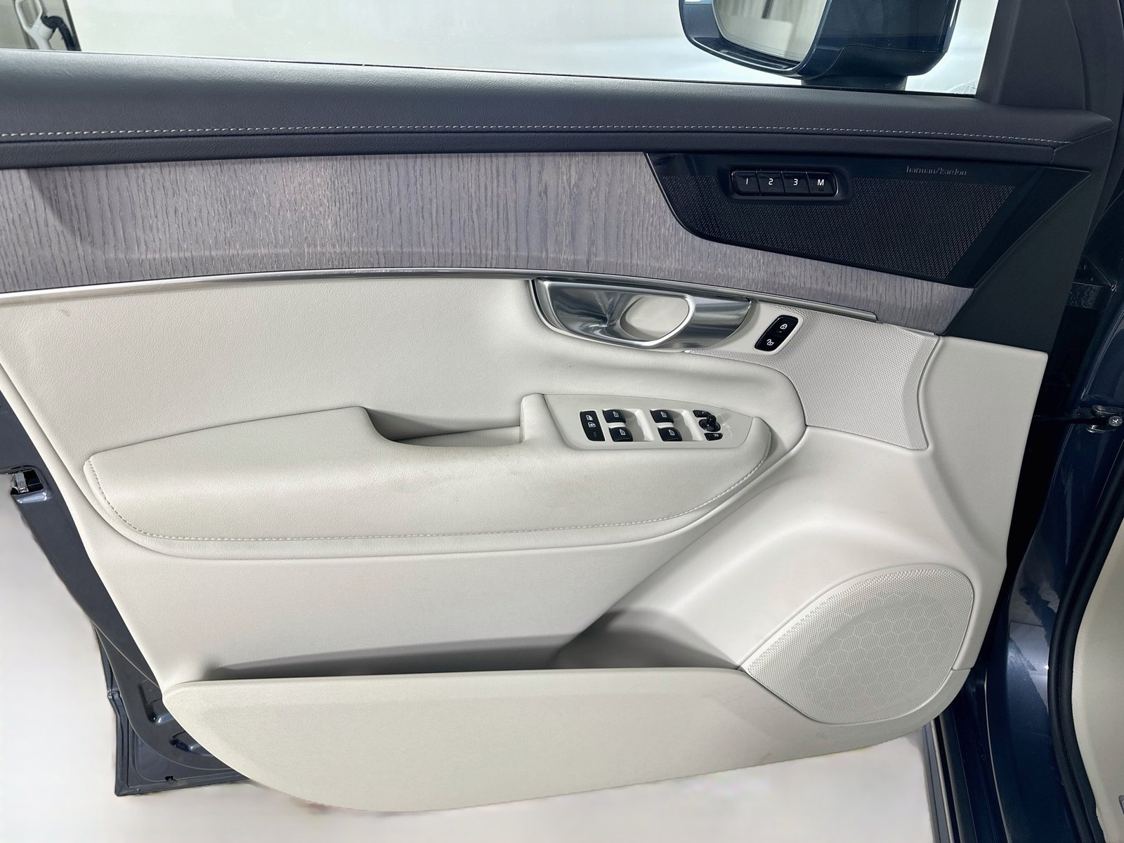 Certified 2026 Volvo XC90 B6 Ultra AWD/4WD image 16