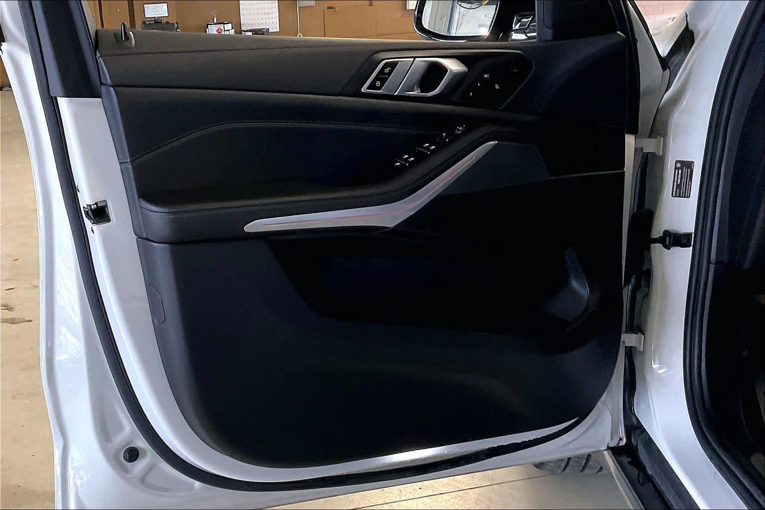 Used 2022 BMW X5 xDrive40i w/ Premium Package AWD/4WD image 20