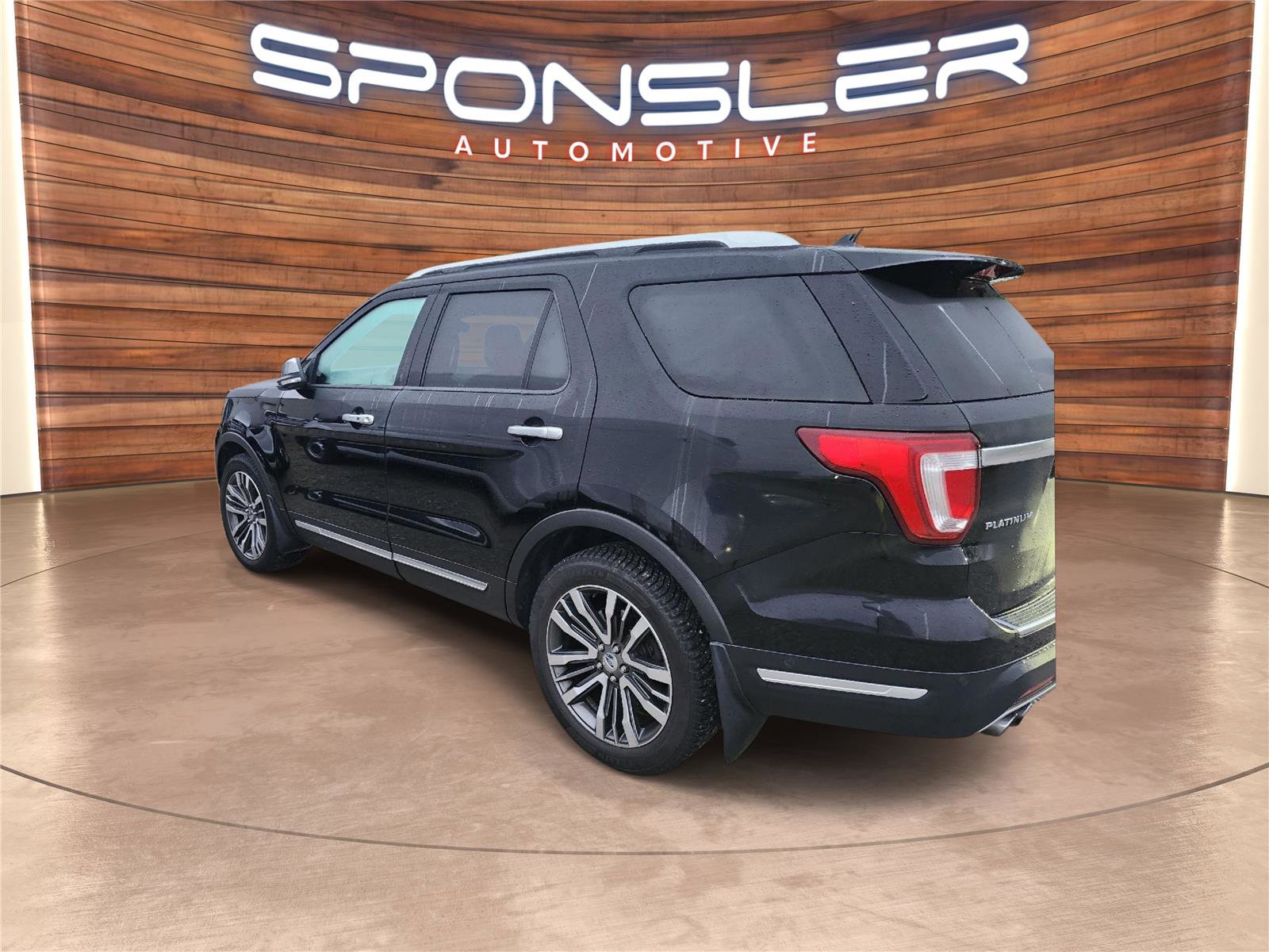 Used 2018 Ford Explorer Platinum image 3