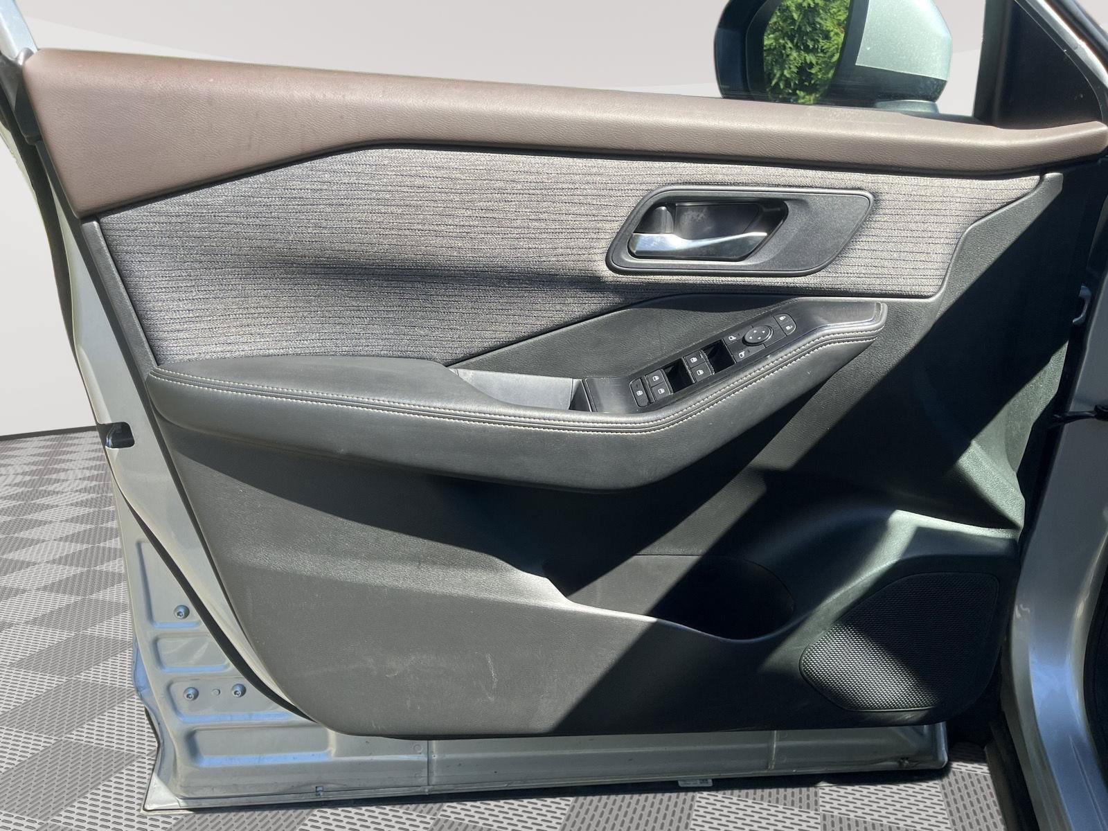 Certified 2023 Nissan Rogue SV AWD/4WD image 18