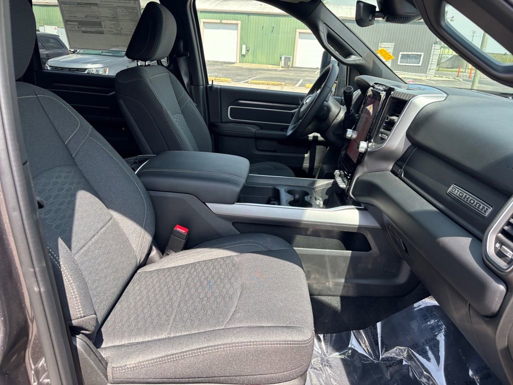 New 2026 RAM 3500 Big Horn AWD/4WD image 32
