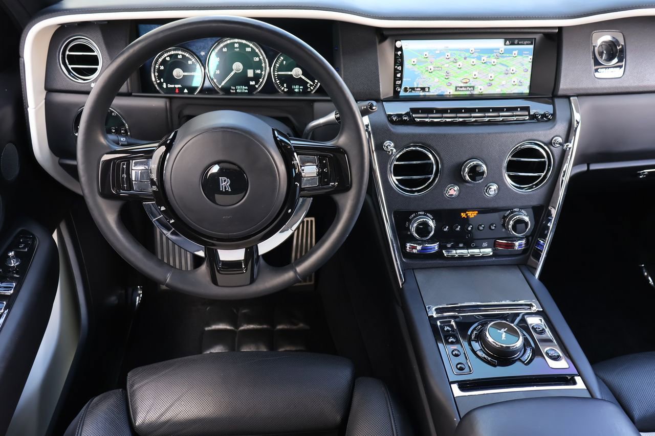 Certified 2022 Rolls-Royce Cullinan AWD/4WD image 15