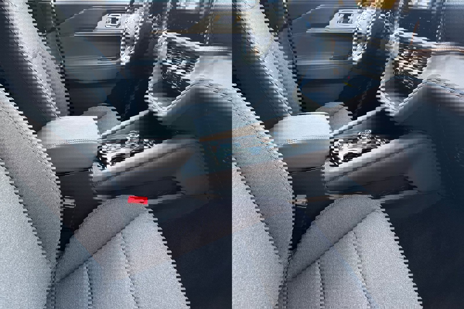 Certified 2025 Ford Explorer Active image 17