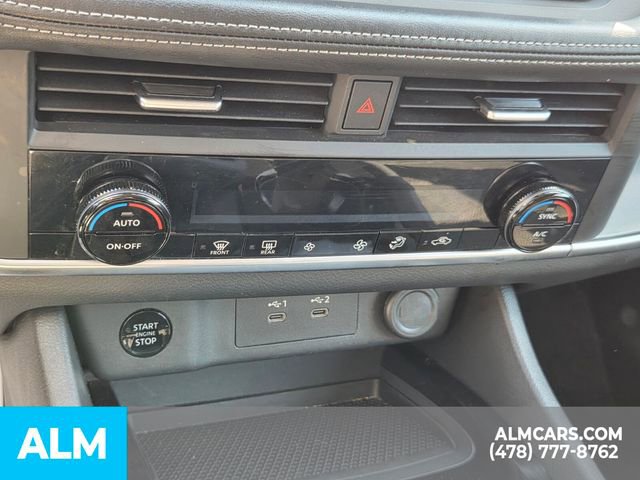 Used 2025 Nissan Rogue SV image 22