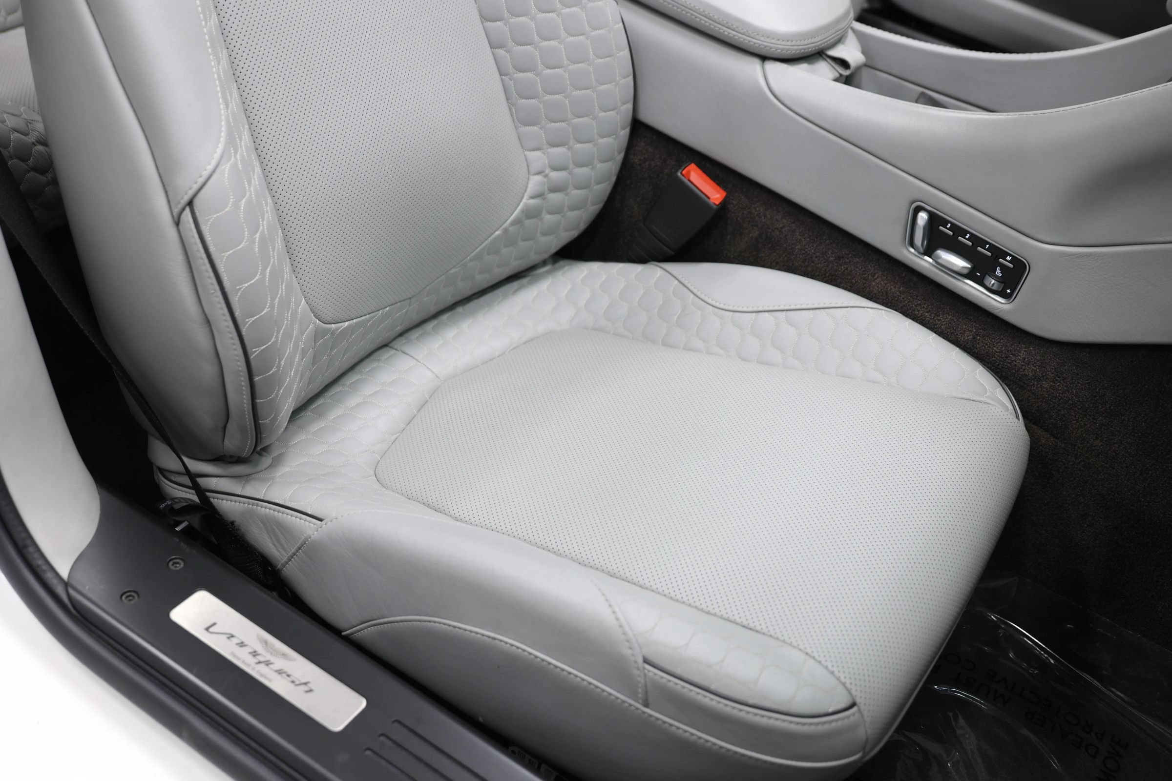 Used 2014 Aston Martin Vanquish Volante RWD image 87