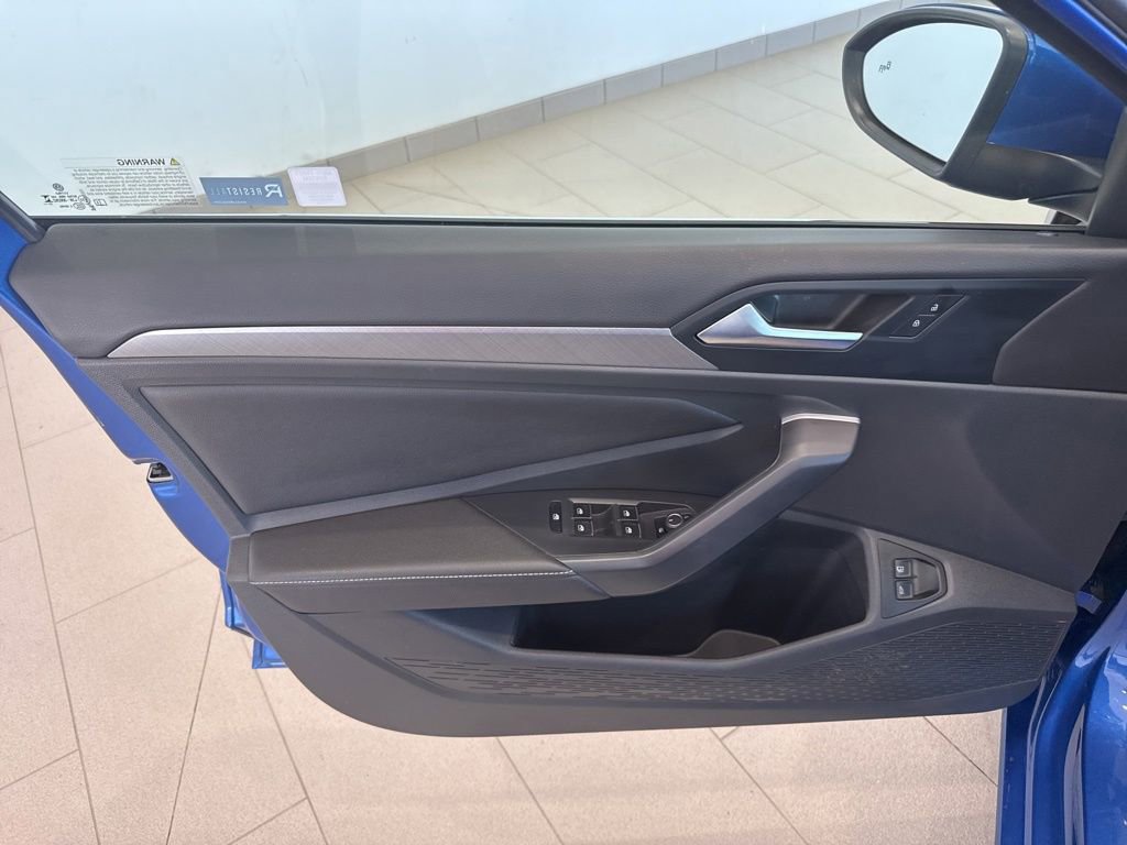 Used 2024 Volkswagen Jetta SE image 11