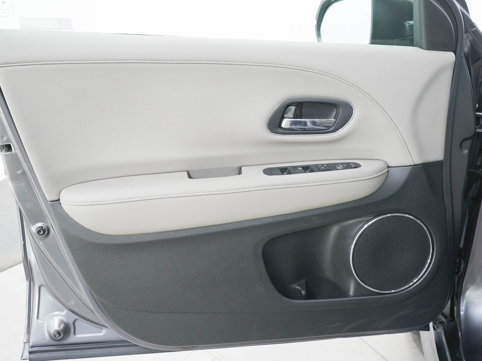 Used 2019 Honda HR-V Touring image 19