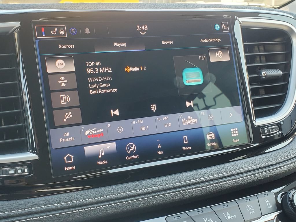 Used 2024 Chrysler Pacifica Limited w/ Uconnect Theater Family Group AWD/4WD image 18