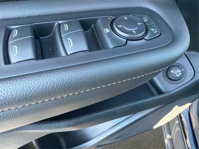 Used 2023 GMC Terrain SLE w/ Driver Convenience Package image 17