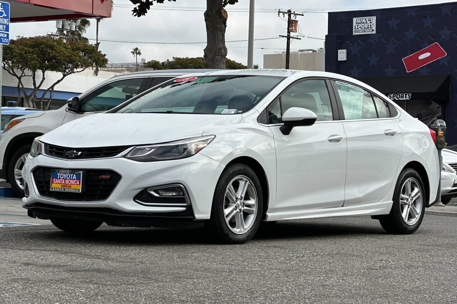 Used 2018 Chevrolet Cruze LT w/ RS Package FWD image 8