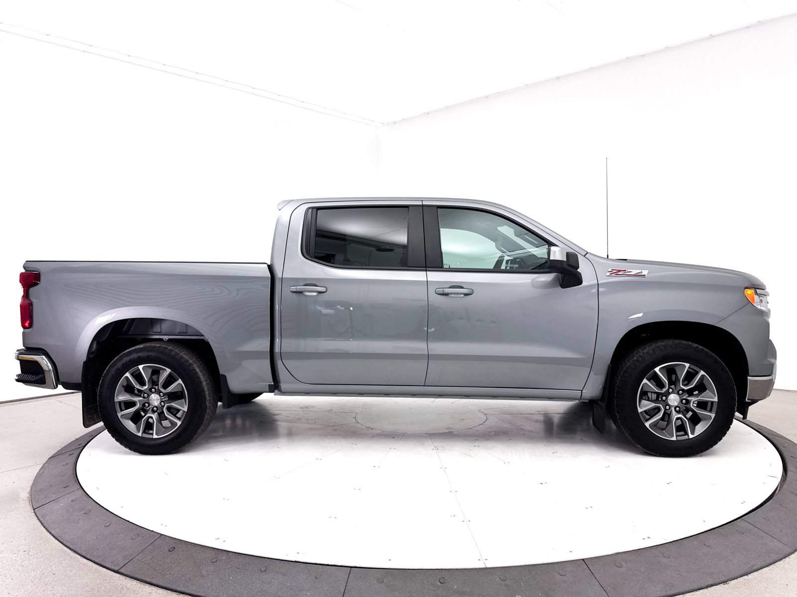 Used 2024 Chevrolet Silverado 1500 LT w/ Z71 Off-Road Package AWD/4WD image 38