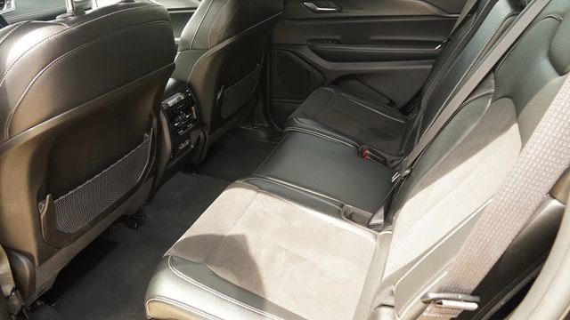 Used 2024 Jeep Grand Cherokee L Laredo AWD/4WD image 14