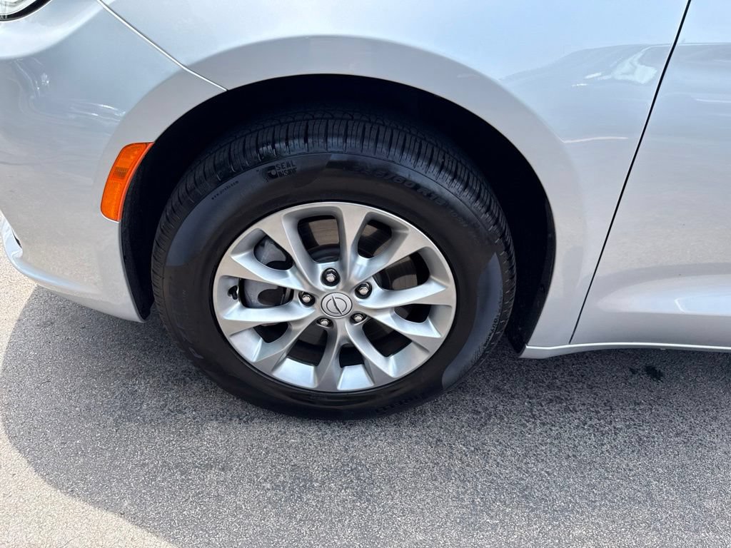 New 2026 Chrysler Pacifica Select AWD/4WD image 11