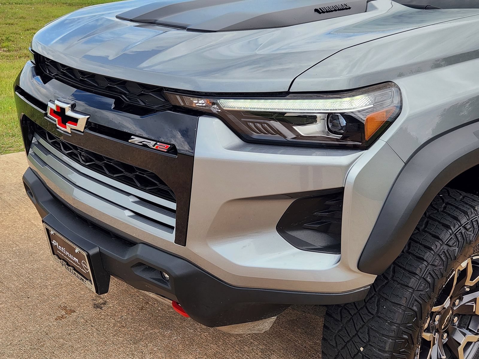 Used 2025 Chevrolet Colorado ZR2 w/ Technology Package AWD/4WD image 10