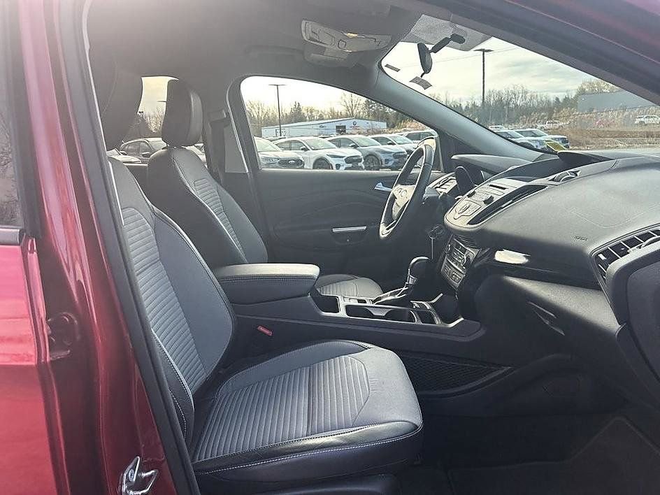 Used 2018 Ford Escape SE w/ SE Sport Appearance Package AWD/4WD image 37