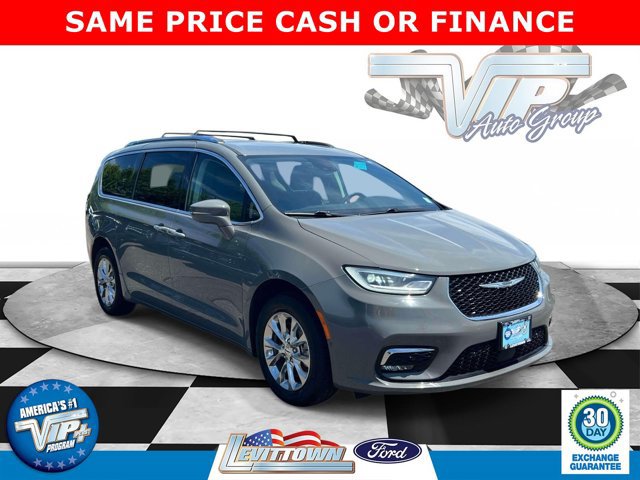Used 2021 Chrysler Pacifica Touring-L w/ Uconnect Theater Family Group AWD/4WD video 1